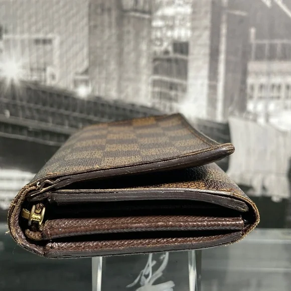 Authentic Louis Vuitton Damier Bifold Zippy Wallet - Picture 12 of 16